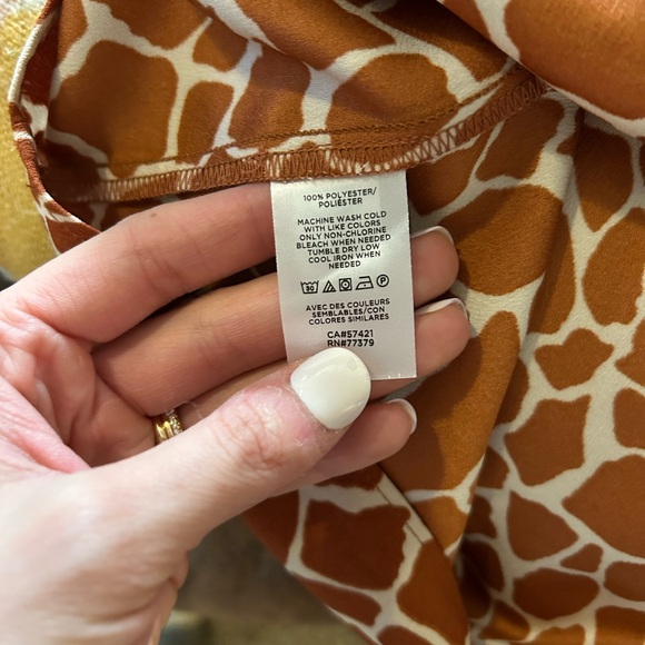 Ann Taylor Giraffe Print Tank Size Medium - Picture 2 of 3